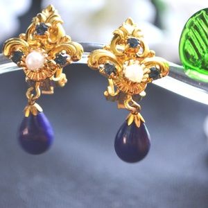 ❤️BOGOAustrian Blue and pearl Clip Earrings